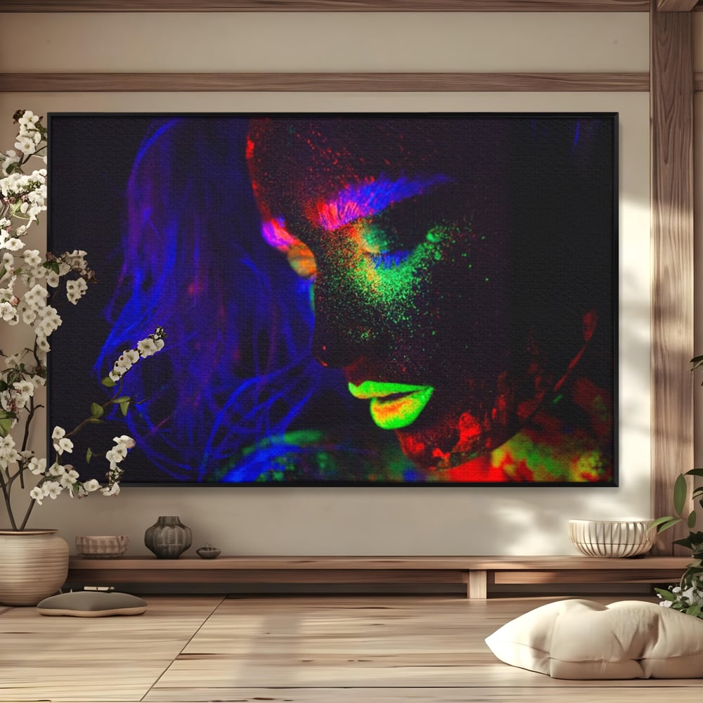 Tablou canvas cu tablou canvas cu fata in culori neon, in rama de aluminiu negru